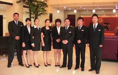 酒店人服務禮儀180項 打造卓越服務體驗