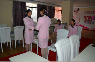 以禮導(dǎo)醫(yī)，以情暖心——贛州安太婦產(chǎn)醫(yī)院開展導(dǎo)醫(yī)禮儀培訓(xùn)提升服務(wù)質(zhì)量